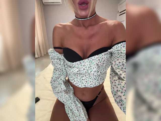 MiaSugar live cam on BongaCams