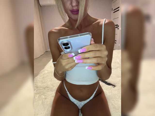 MiaSugar live cam on BongaCams