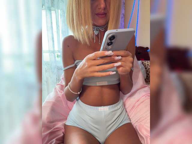 MiaSugar live cam on BongaCams