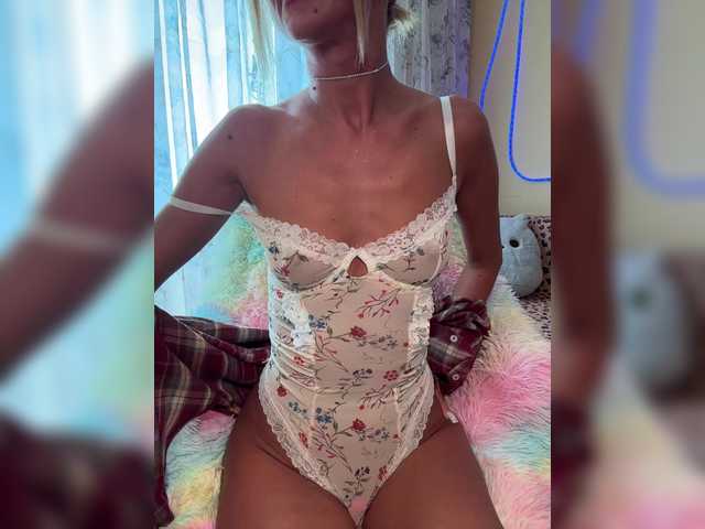 MiaSugar live cam on BongaCams