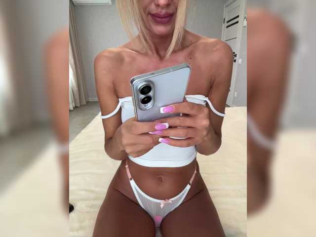 MiaSugar live cam on BongaCams