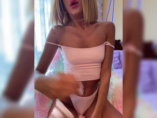 MiaSugar live cam on BongaCams