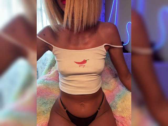 MiaSugar live cam on BongaCams