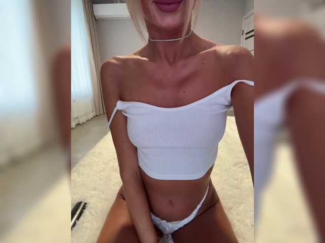 MiaSugar live cam on BongaCams