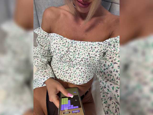 le modèle Daria_Desire est en webcam porno dans un show sur le site bongacams, il possède les tags suivants: White/Caucasian,Blonde,Shaved