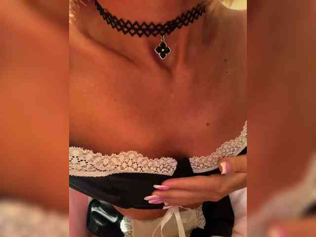 Este modelo está ao vivo agora. MiaSugar