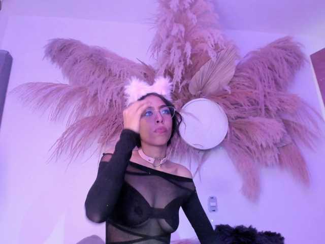EMMAAA-STOONEE live cam on BongaCams