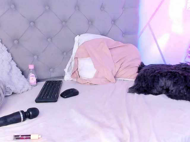 EMMAAA-STOONEE live cam on BongaCams