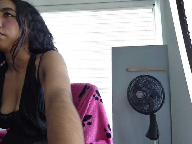 EMMAAA-STOONEE live cam on BongaCams