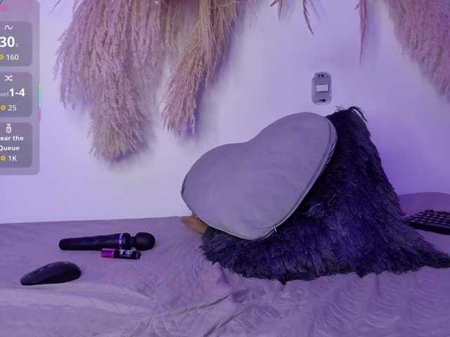 EMMAAA-STOONEE live cam on BongaCams