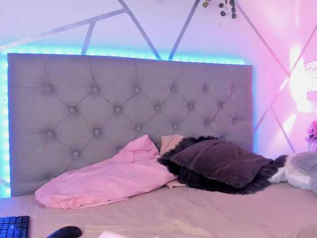 EMMAAA-STOONEE live cam on BongaCams