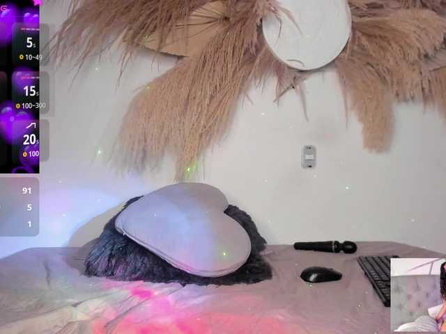 EMMAAA-STOONEE live cam on BongaCams