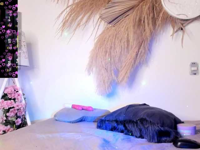 EMMAAA-STOONEE live cam on BongaCams
