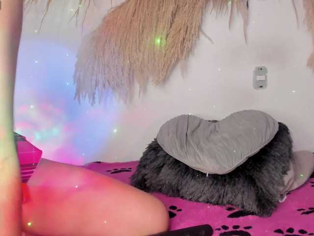 EMMAAA-STOONEE live cam on BongaCams