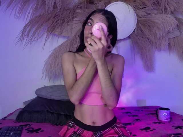 EMMAAA-STOONEE live cam on BongaCams