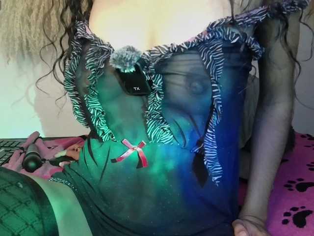 EMMAAA-STOONEE live cam on BongaCams