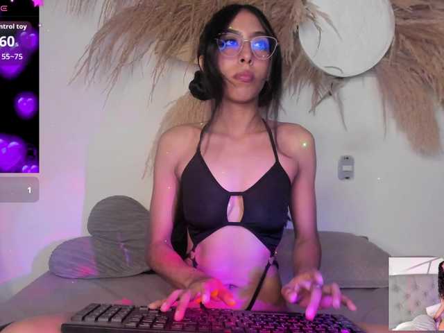 EMMAAA-STOONEE live cam on BongaCams