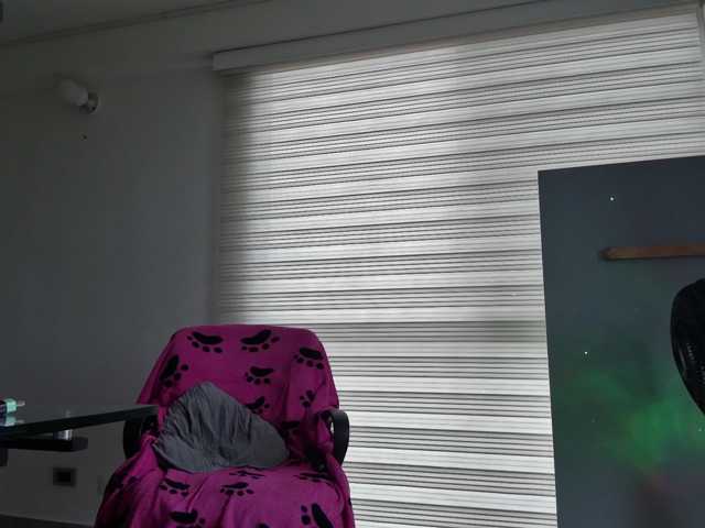 EMMAAA-STOONEE live cam on BongaCams