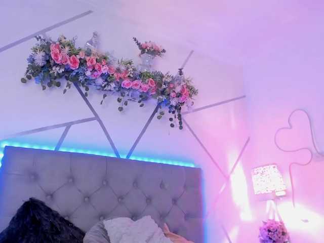 EMMAAA-STOONEE live cam on BongaCams