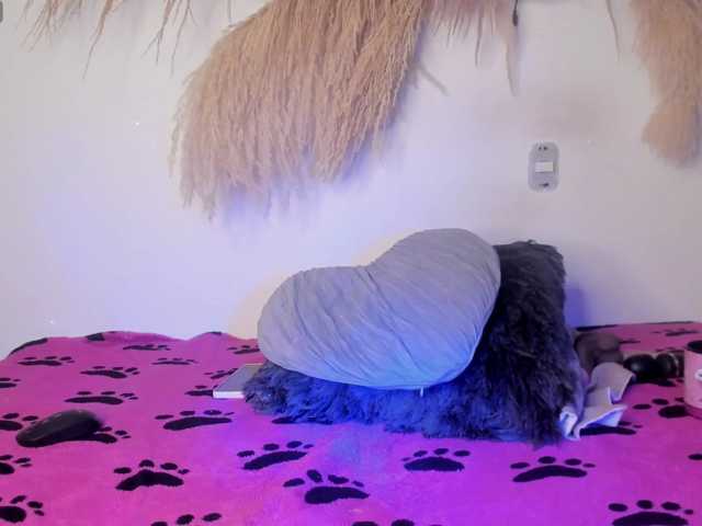 EMMAAA-STOONEE live cam on BongaCams