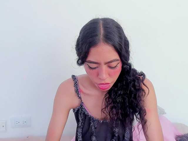 EMMAAA-STOONEE live cam on BongaCams