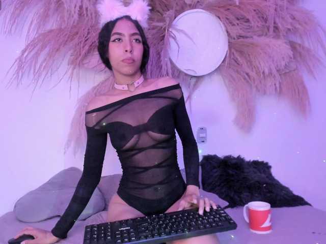 EMMAAA-STOONEE live cam on BongaCams