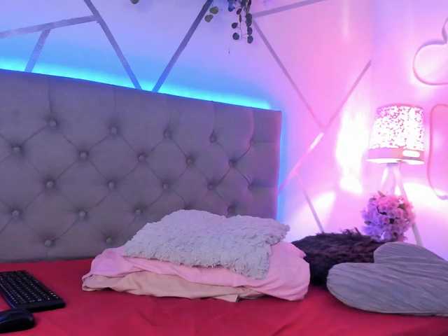 EMMAAA-STOONEE live cam on BongaCams