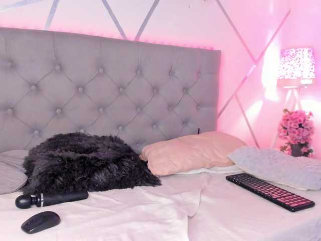 EMMAAA-STOONEE live cam on BongaCams