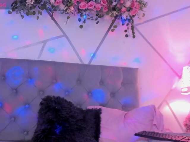 EMMAAA-STOONEE live cam on BongaCams