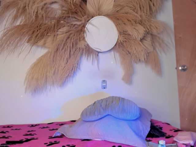 EMMAAA-STOONEE live cam on BongaCams