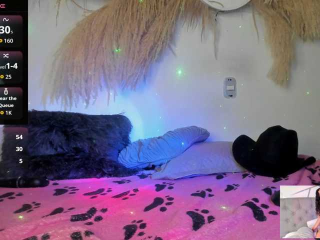 EMMAAA-STOONEE live cam on BongaCams