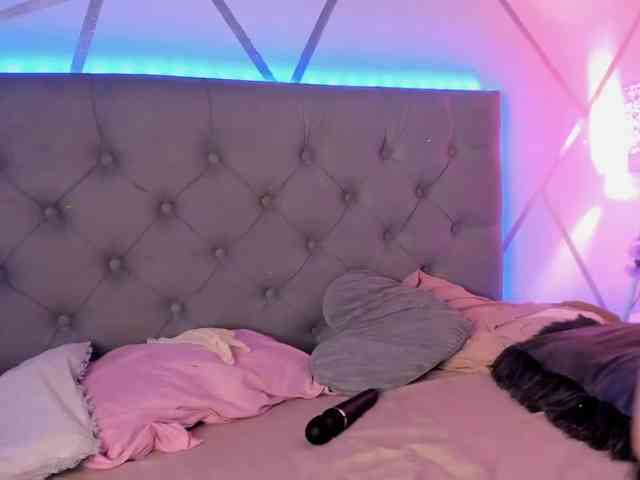 EMMAAA-STOONEE webcam
