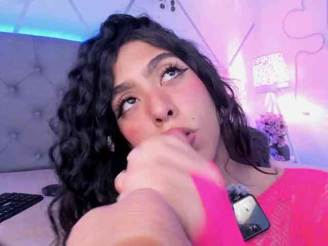 EMMAAA-STOONEE Live Webcam on BongaCams