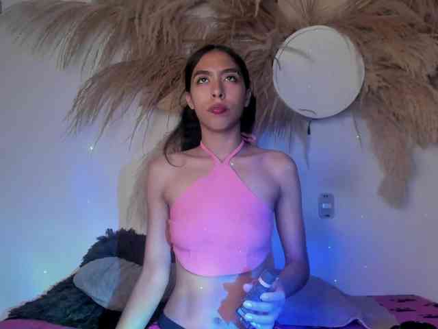 EMMAAA-STOONEE EMMAAA-STOONEE