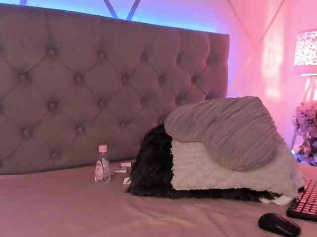 EMMAAA-STOONEE webcam