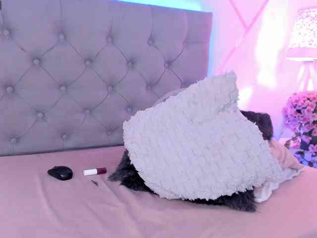 EMMAAA-STOONEE webcam