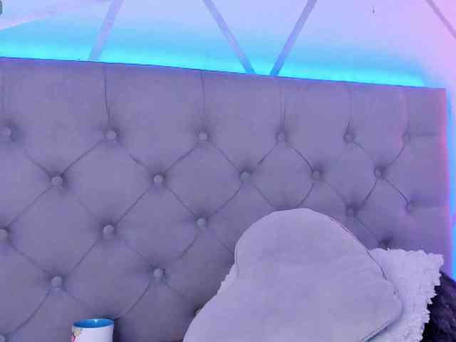 EMMAAA-STOONEE webcam