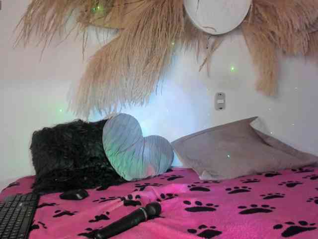 EMMAAA-STOONEE webcam