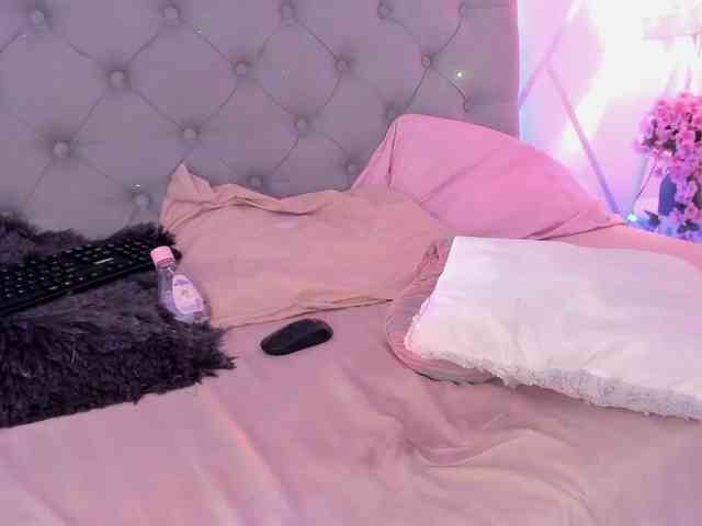 EMMAAA-STOONEE webcam