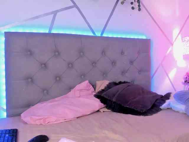 EMMAAA-STOONEE webcam