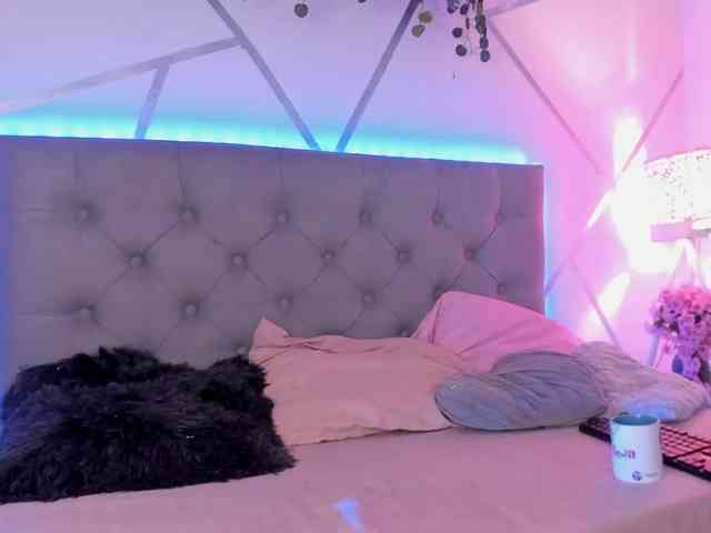 EMMAAA-STOONEE webcam
