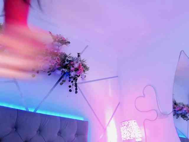 EMMAAA-STOONEE webcam