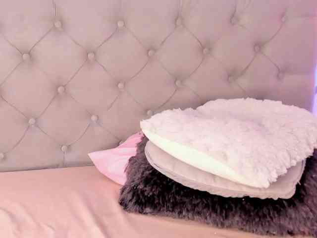 EMMAAA-STOONEE webcam