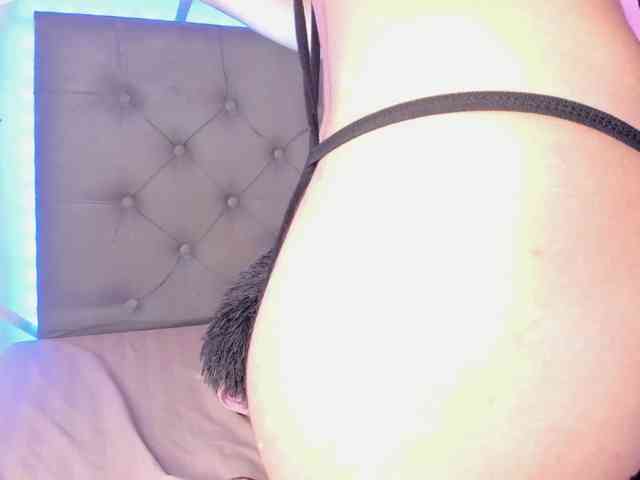 EMMAAA-STOONEE webcam