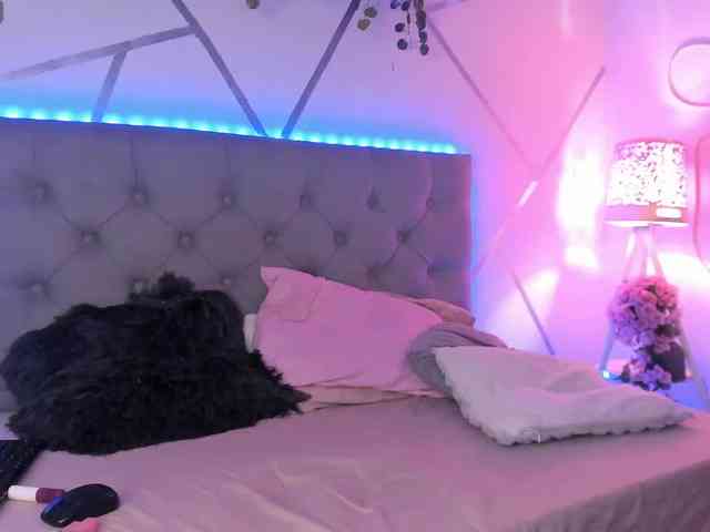 EMMAAA-STOONEE webcam