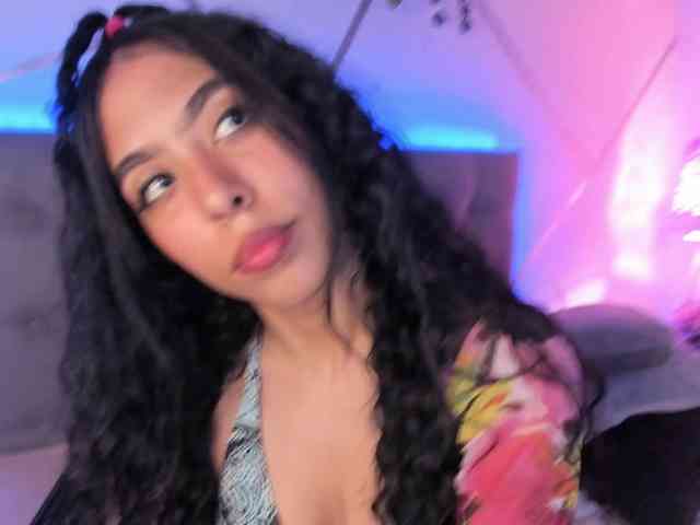 EMMAAA-STOONEE EMMAAA-STOONEE