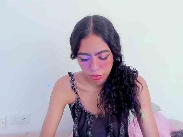 EMMAAA-STOONEE webcam