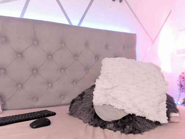 EMMAAA-STOONEE webcam