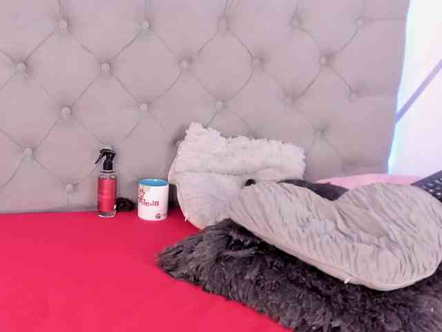 EMMAAA-STOONEE webcam