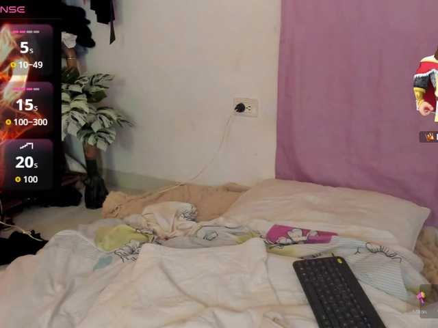 moon77 live webcam show